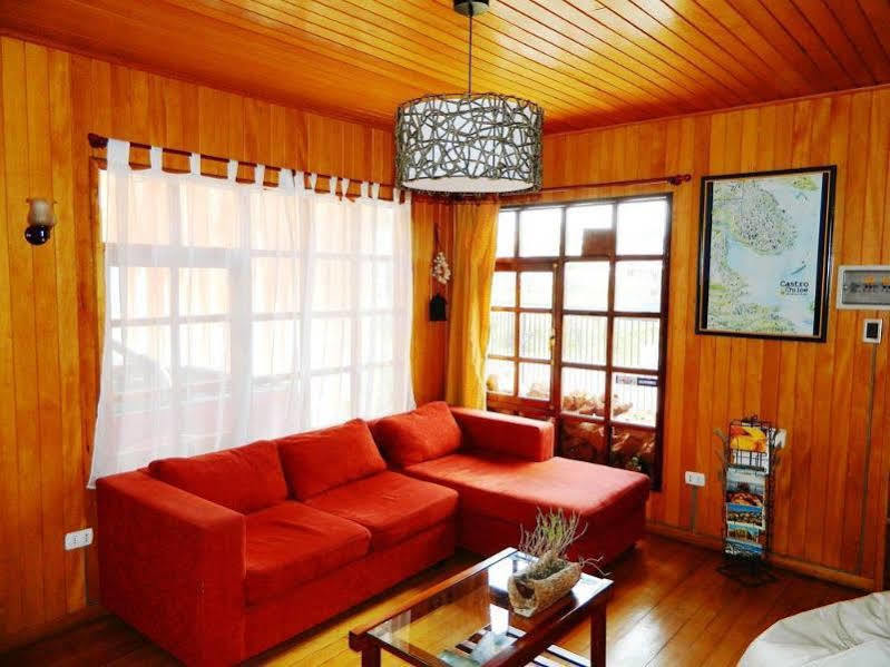 Hostal Torre De Babel กัสโตร ภายนอก รูปภาพ